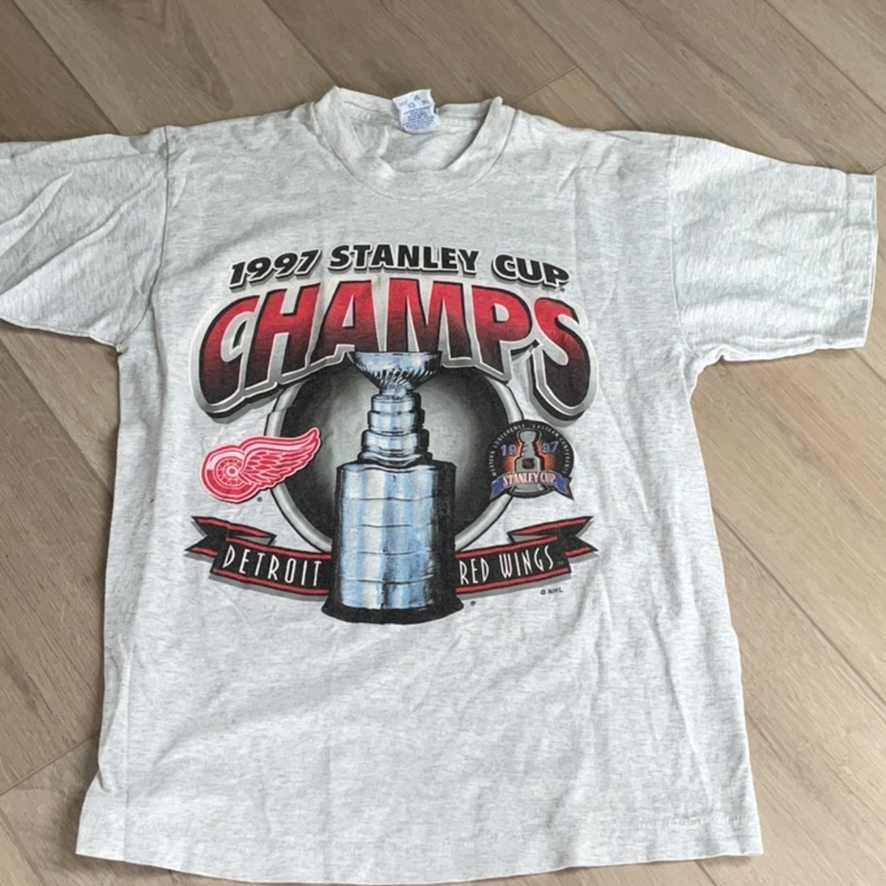 Detroit Red Wings 1997 Stanley Cup Champs Gray T-Shirt